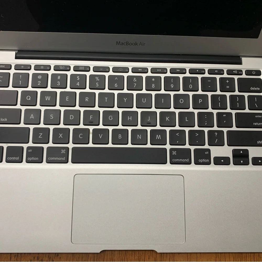 Apple MacBook Air - Sleek Silver Design